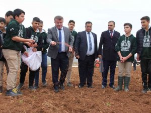 Tarım Lisesi Öğrencileri İlk Tohumları Toprağa Bıraktı