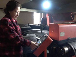 Mikro Kredi Desteğiyle Ev Hanımıyken İş Kadını Oldu: Ürettiği Çantaları 22 Ülkeye İhraç Etti