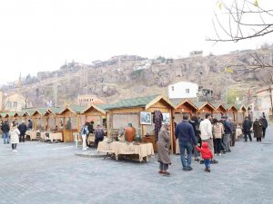 Antika Pazarı Yine Farklı Yine Canlı