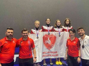 Büyükşehir Yüzme Takımı 35 Madalya İle Şampiyonaya Damga Vurdu