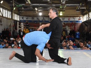 Türk Dövüş Ustası Sijo Yüksel Yılmaz, Kahire’de Hünerlerini Sergiledi