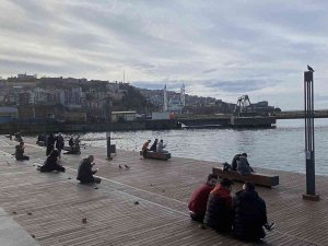 Termometreler 17 Dereceyi Gösterdi, Vatandaşlar Sahile Akın Etti