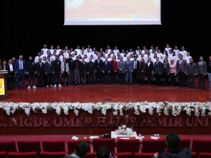 Üniversitede Aşçılık Önlüğü Giyme Töreni Yapıldı