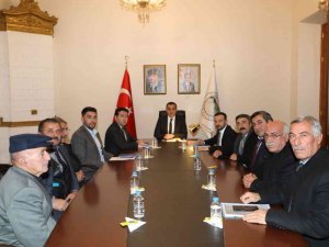 Kars Valisi Öksüz, Muhtarlarla Buluştu