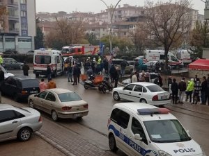 Kontrolden Çıkan Aracın 4 Kişiyi Ezdiği Anlar Kameraya Yansıdı
