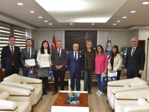 Salihli’de Diksiyon Kursunu Bitirenler Belgelerini Aldı