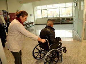 Van Büyükşehir Belediyesinden Engelli Vatandaşlara Medikal Malzeme Desteği