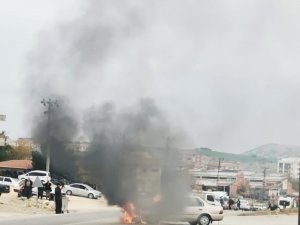 Seyir Halindeki Otomobil Alev Aldı