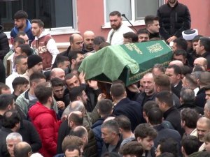 İ̇stanbul’da Polisin Kaçan Gaspçılara Açtığı Ateş Sonucu Hayatını Kaybeden Genç Kız Son Yolculuğuna Uğurladı