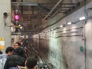 Metro Arızalandı, Vatandaşlar İsyan Etti