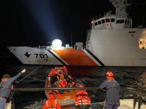 Ayvalık Açıklarında 53 Düzensiz Göçmen Yakalandı