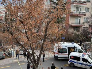 Ankara’da Eski Eşini Ağır Yaralayarak Başında Bekleyen Şahısın Yeni Görüntüleri Ortaya Çıktı