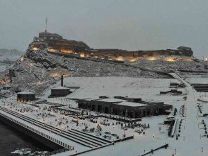 Kars Beyaz Gelinliğini Giydi