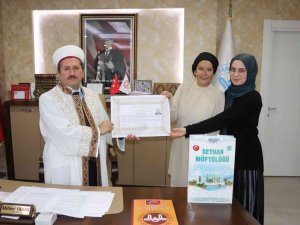 İ̇ngiliz Vatandaşı Jeanette Müslüman Oldu, "Cennet" İsmini Aldı