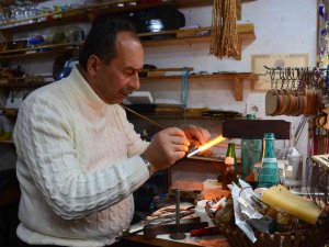 Yıllardır Gözünü Ateşten Ayırmıyor