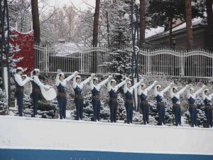 Sabah Saatlerinde Etkili Olan Kar Yağışı Erzurum’u Beyaza Bürüdü