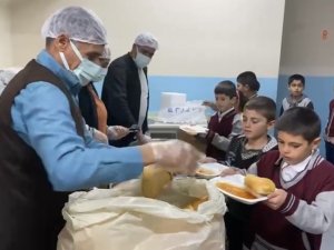 Muradiye’de 4 Bin 500 Öğrenciye Günce 3 Çeşit Sıcak Yemek Desteği Yüzleri Güldürdü