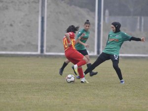 Kadınlar 1. Futbol Ligi: Kayseri Kadın Futbol: 0 - Kocaeli Kadın Futbol: 0