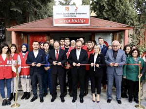 Bşeü’de ‘Sevgi Butiği’ Açıldı
