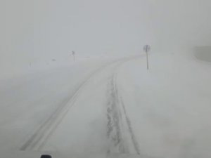 Palandöken Geçidi’nde Sis Ve Tipi Etkili Oluyor