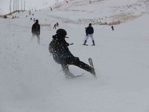 Kayak Sezonu Başladı, Kayakseverler Palandöken’e Akın Etti