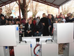 Başkan Karalar, Tufanbeyli’de Güneş Enerjisi Paneli Dağıttı