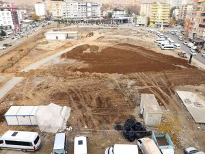 Silvan 1’inci Kılıçarslan Kent Meydanında Çalışmalar Sürüyor