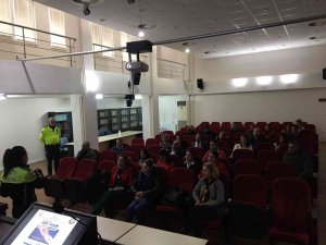 Gönüllü Okul Trafik Görevlilerine Eğitim Verildi