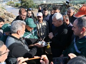 Bakan Kirişci, Selden Zarar Gören Sera Ve Tarım Arazilerini İnceledi