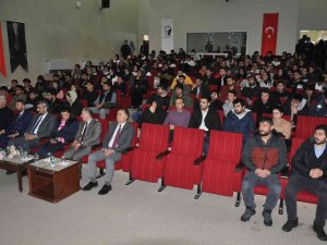 Kars’ta “Türkiye Yüzyılı” Konferansı Düzenlendi