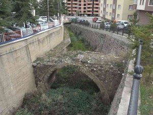 Gümüşhane’de 130 Yıllık Tescilli Tarihi Kemer Köprü Kaderine Terk Edildi