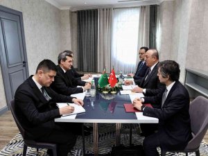 Bakan Çavuşoğlu, Türkmenistanlı Mevkidaşı Meredov’la Görüştü