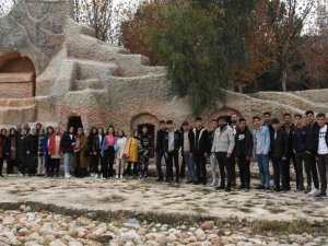 Lise Öğrencileri Üniversiteyi Gezdi