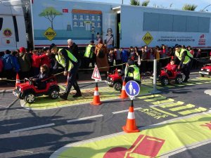 Jandarmanın Mobil Trafik Eğitimi İle Öğrenci Ve Yetişkinler Bilinçlendirildi