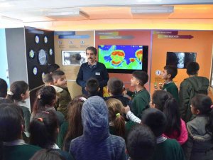 Şahinbey ‘Bilim Tırı’ İle Bilimi Ve Teknolojiyi Okullara Taşıyor