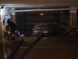 Selin Vurduğu Yer Altı Otoparkındaki 245 Araç İçin Su Tahliyesi Yapılıyor