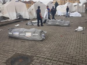 Deprem Sonrası Kurulan Çadırlar Tek Tek Kaldırılıyor