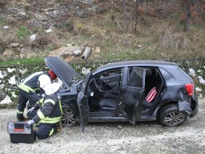 Kontrolden Çıkan Tır Otomobile Çarptı: 2 Yaralı