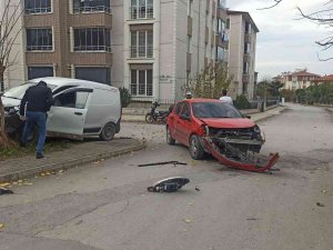 Otomobil İle Hafif Ticari Araç Çarpıştı: 1 Yaralı