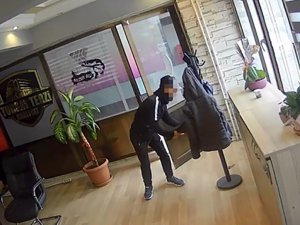 İ̇ş Yerinden Hırsızlık Girişimi Kamerada