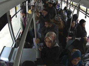 Trafik Kazasını Görüp Bayılan Kadını, Otobüs Şoförü Hastaneye Yetiştirdi