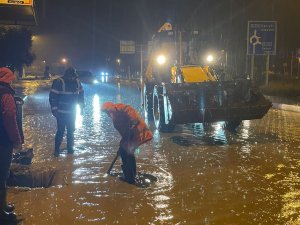 İ̇zmir’in İlçeleri Sağanağa Teslim Oldu