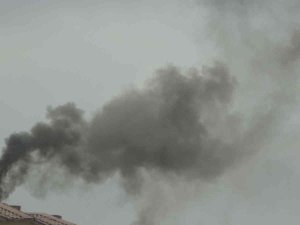 Yüksekovalılar Maskeyi Koronadan Değil, Kömür Dumanından Dolayı Takıyor