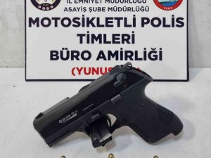 Araçta Ruhsatsız Tabanca Ele Geçirildi