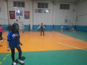 Yatılı Okul Öğrencilerine Halk Oyunları Kursu Açıldı