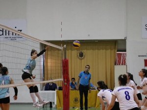 Öğrencilerde Üni̇li̇g Voleybol Heyecanı