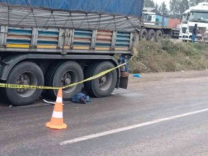 Tırın Altında Kalan Motosiklet Sürücüsü Hayatını Kaybetti
