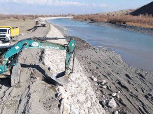 Çardaklı Deresinde Islah Çalışmaları Devam Ediyor