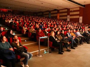 “Kumpanyada Curcuna” İsimli Oyun Başakşehirlilerle Buluştu