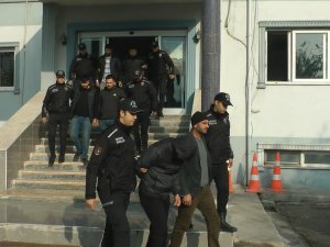 Sokak Ortasında Önce Kavga Sonra Kovalamaca